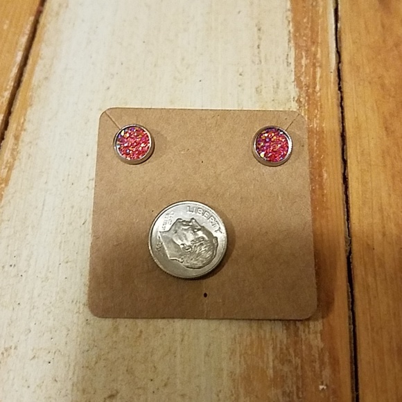 Minimalist red druzy stud earrings silver - Picture 4 of 4